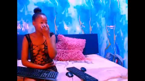 Snapshot of ebonypretty4u chatting on 10.20.25 ebonypretty4u online show from 10.20.25