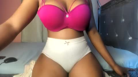 Snapshot of ebonysmiles00 chatting on 05.10.26 ebonysmiles00 online show from 05.10.26