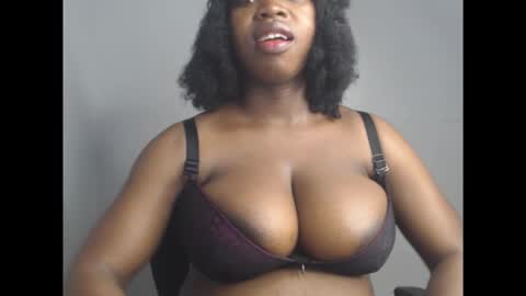 Snapshot of ebonyx_dripqueen chatting on 12.04.25 Loveth online show from 12.04.25
