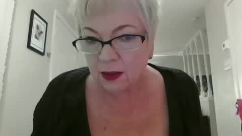 Snapshot of eclecticblue chatting on 12.15.25 eclecticblue online show from 12.15.25