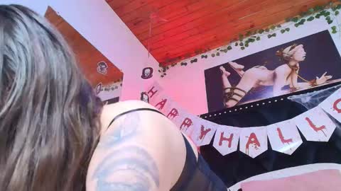 Snapshot of eda_bonne chatting on 10.08.25 Edda online show from 10.08.25