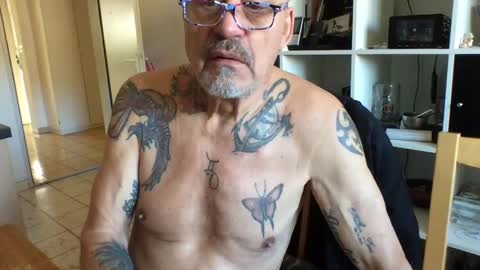 Snapshot of eddelmar chatting on 01.26.25 eddelmar online show from 01.26.25