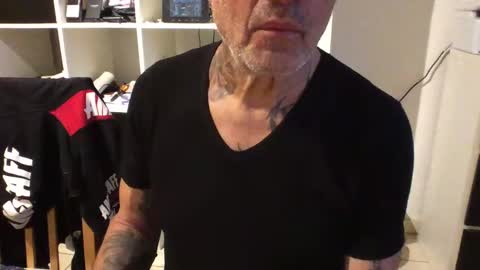 Snapshot of eddelmar chatting on 02.08.25 eddelmar online show from 02.08.25