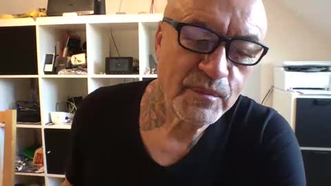 Snapshot of eddelmar chatting on 03.11.25 eddelmar online show from 03.11.25