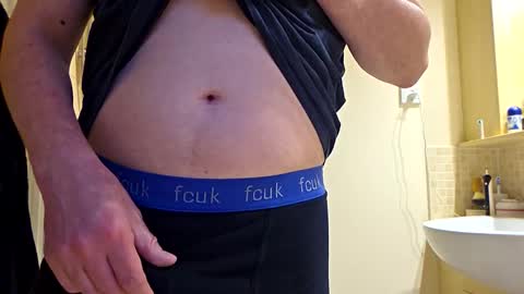 Snapshot of edinburgh79 chatting on 12.21.25 edinburgh79 online show from 12.21.25