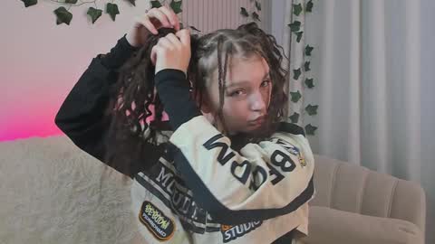 Snapshot of edithgalpin chatting on 01.16.25 Lisa online show from 01.16.25