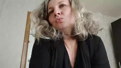 Snapshot of edithmanning chatting on 05.11.26 edithmanning online show from 05.11.26