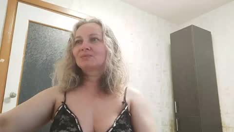 Snapshot of edithmanning chatting on 05.17.26 edithmanning online show from 05.17.26