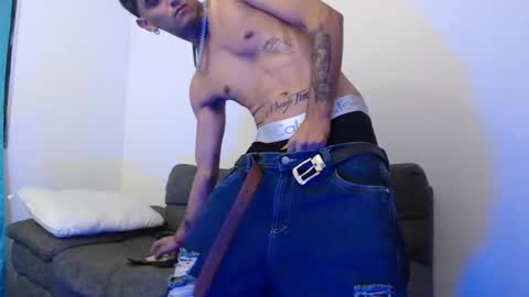 Snapshot of edward_johnsonn chatting on 09.17.25 edward_johnsonn online show from 09.17.25