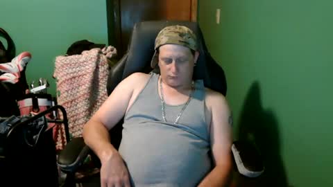 Snapshot of edwardaims_2please chatting on 07.18.26 edwardaims_2please online show from 07.18.26