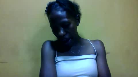 Snapshot of edwige770943 chatting on 04.19.26 edwige770943 online show from 04.19.26
