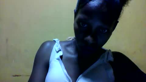 Snapshot of edwige770943 chatting on 04.20.26 edwige770943 online show from 04.20.26