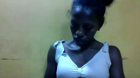 Snapshot of edwige770943 chatting on 04.20.26 edwige770943 online show from 04.20.26