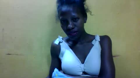 Snapshot of edwige770943 chatting on 04.21.26 edwige770943 online show from 04.21.26