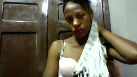 Snapshot of edwige770943 chatting on 05.12.26 edwige770943 online show from 05.12.26