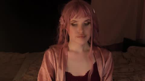 Effie Mur online show from 12.22.24