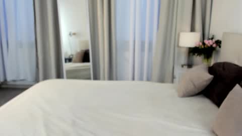 Effie Mur online show from 11.03.25