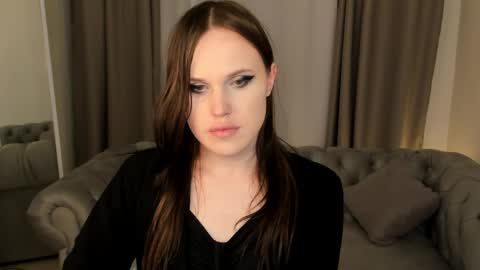 Effie Mur online show from 04.08.26