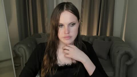 Effie Mur online show from 05.18.26
