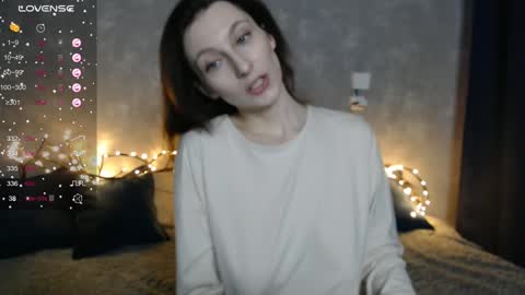 Snapshot of effy_gray chatting on 01.19.25 Anna online show from 01.19.25