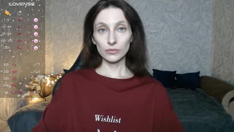 Snapshot of effy_gray chatting on 09.28.25 Anna online show from 09.28.25