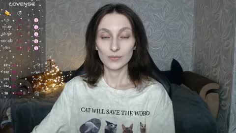 Snapshot of effy_gray chatting on 10.04.25 Anna online show from 10.04.25