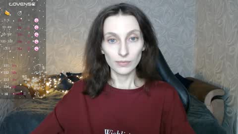 Snapshot of effy_gray chatting on 10.07.25 Anna online show from 10.07.25