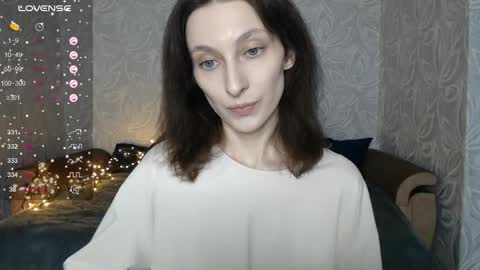 Snapshot of effy_gray chatting on 10.09.25 Anna online show from 10.09.25