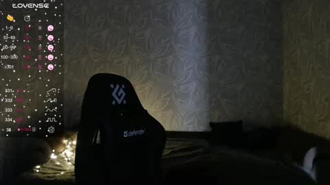 Snapshot of effy_gray chatting on 11.01.25 Anna online show from 11.01.25