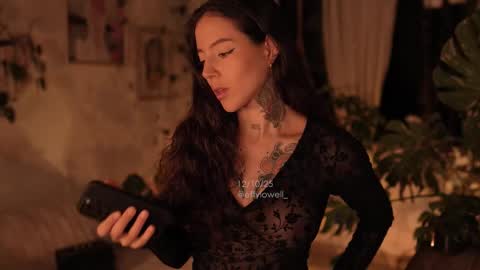 Effy online show from 10.13.25