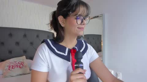  E F F Y  online show from 02.27.25