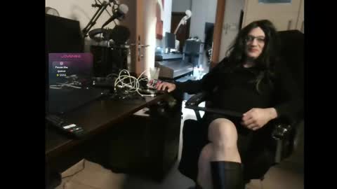 efi_crossou online show from 11.14.25