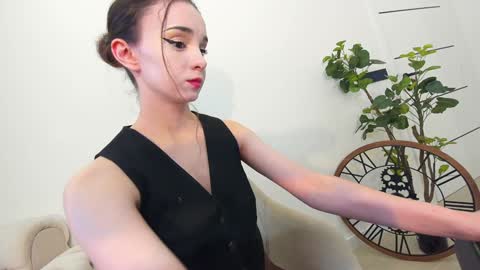 Snapshot of ehotlovea chatting on 12.30.24 Erik and Alice online show from 12.30.24