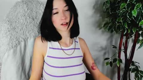 Snapshot of eileenmoores chatting on 09.25.25 eileenmoores online show from 09.25.25