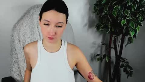 Snapshot of eileenmoores chatting on 10.01.25 eileenmoores online show from 10.01.25