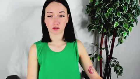 Snapshot of eileenmoores chatting on 10.17.25 eileenmoores online show from 10.17.25