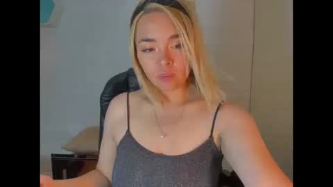 Snapshot of eily_blunts chatting on 10.15.25 Eily online show from 10.15.25