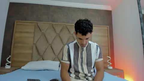 YG COUPLE online show from 03.16.26