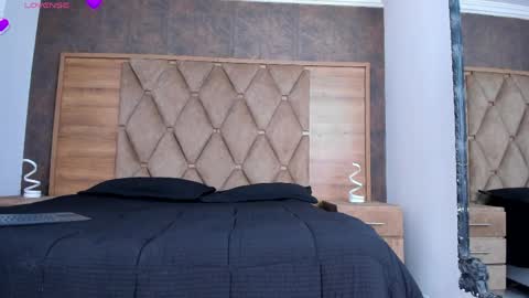 YG COUPLE online show from 04.04.26