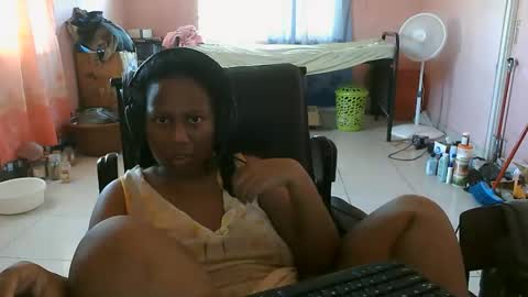 Snapshot of eirondra_valeen chatting on 10.16.25 Eirondra Valeen online show from 10.16.25