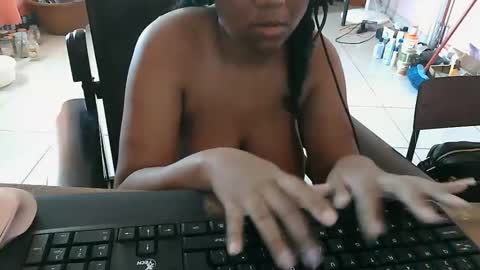 Snapshot of eirondra_valeen chatting on 10.20.25 Eirondra Valeen online show from 10.20.25