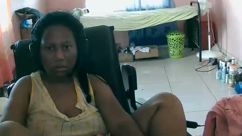 Snapshot of eirondra_valeen chatting on 10.28.25 Eirondra Valeen online show from 10.28.25