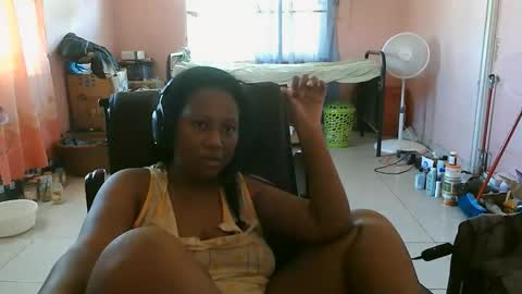 Snapshot of eirondra_valeen chatting on 10.29.25 Eirondra Valeen online show from 10.29.25