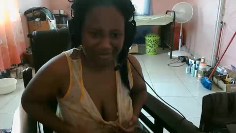 Snapshot of eirondra_valeen chatting on 10.30.25 Eirondra Valeen online show from 10.30.25