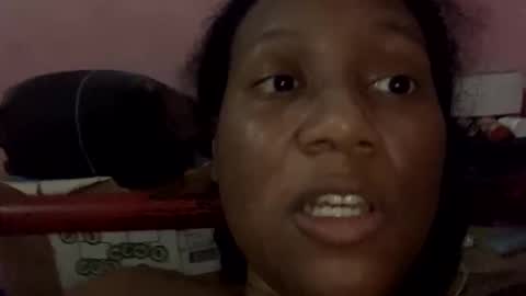 Snapshot of eirondra_valeen chatting on 10.31.25 Eirondra Valeen online show from 10.31.25