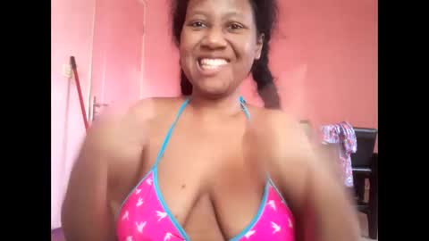 Snapshot of eirondra_valeen chatting on 11.19.25 Eirondra Valeen online show from 11.19.25