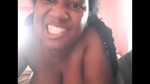 Snapshot of eirondra_valeen chatting on 11.22.25 Eirondra Valeen online show from 11.22.25