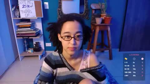 Ela  Help me reach 100 thumbs up online show from 10.31.25