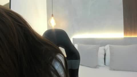 E L A I A online show from 04.14.26