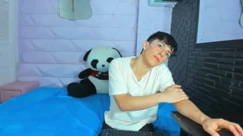 Elan Giralon online show from 11.25.25